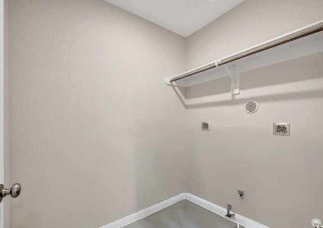 Building Photo - 7155 Blue Oak Dr