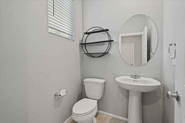Building Photo - Fabulous Home!