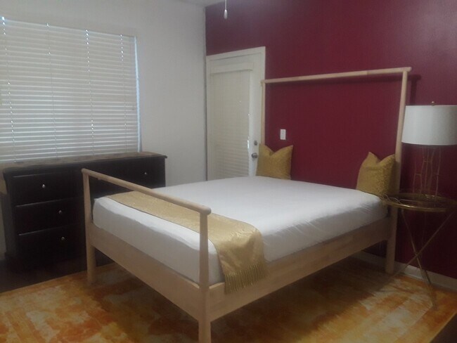 Building Photo - Tanamera One bedroom Unit Available