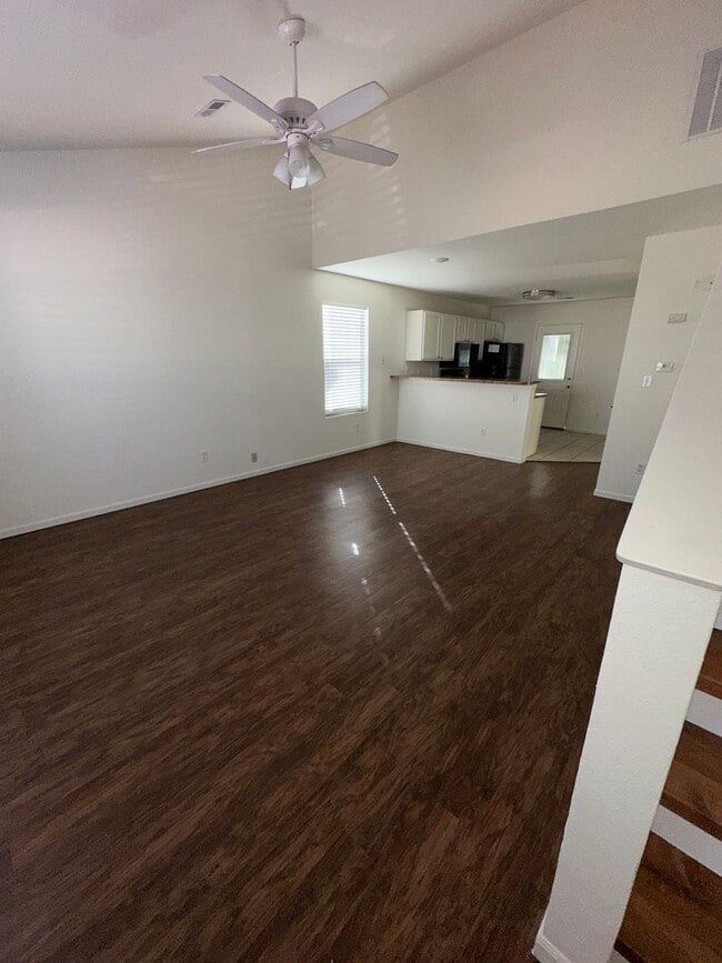 Building Photo - 5 Grn Mdws Rd