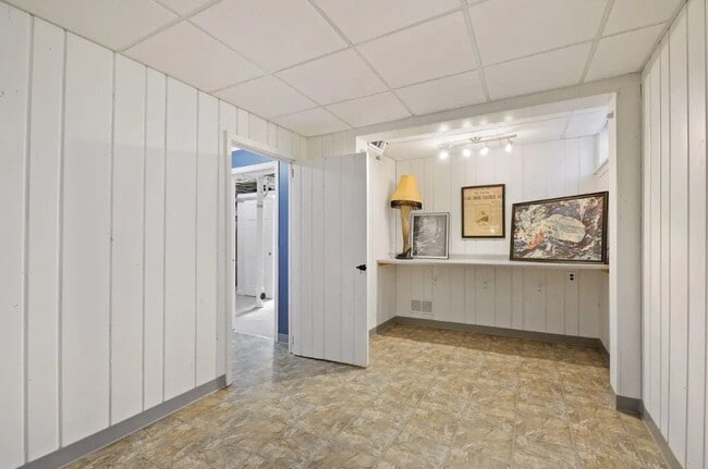 Building Photo - 5000 Zenith Ave S