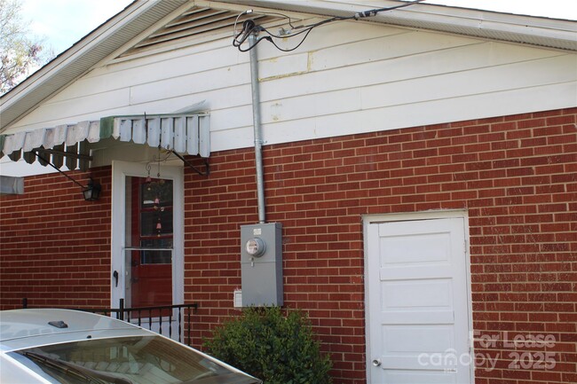 Building Photo - 5525 Amity Pl