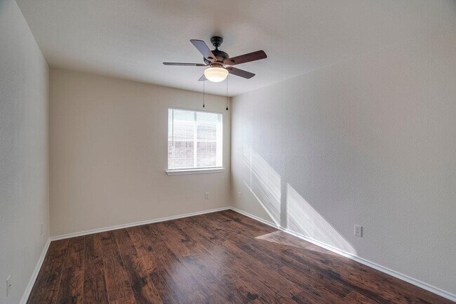 Building Photo - 1313 Honey Blossom Dr