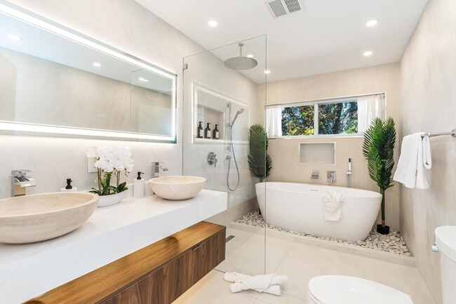 Building Photo - 616 NE 16th Terrace