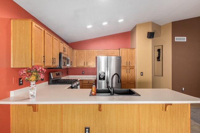 Building Photo - 9150 W Grovers Ave