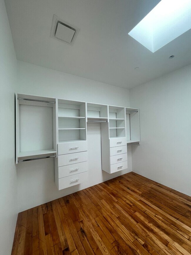 Building Photo - Historic Charm, Modern Luxury,  2 bedroom ...