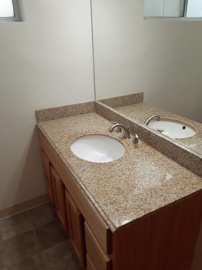 Building Photo - 14332 Riverside Dr