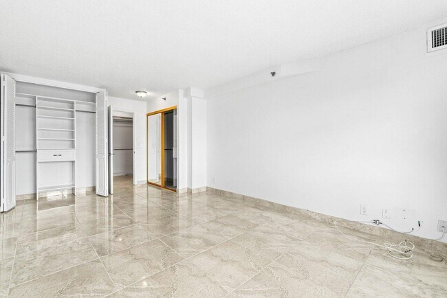 Building Photo - 4511 S Ocean Blvd