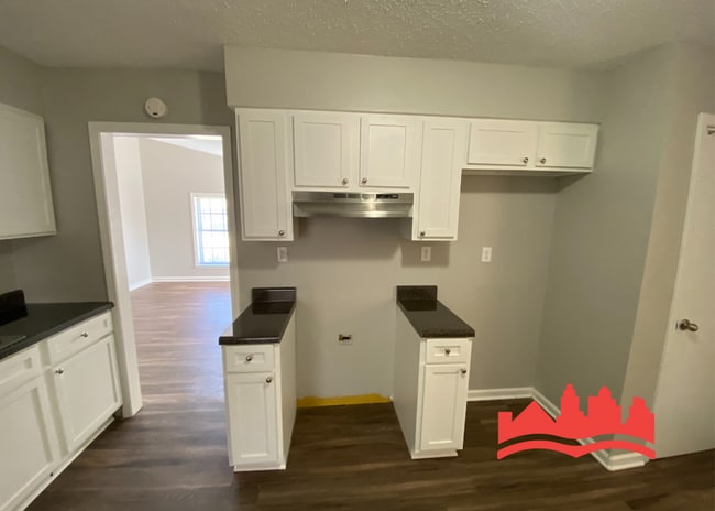 Building Photo - 4735 Chevron Rd