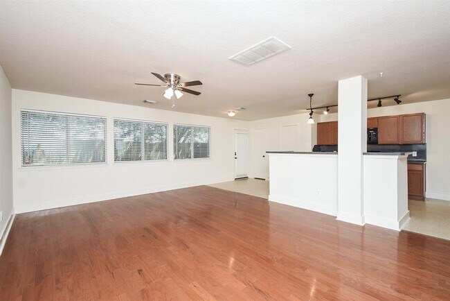 Building Photo - 5726 Silver Oak