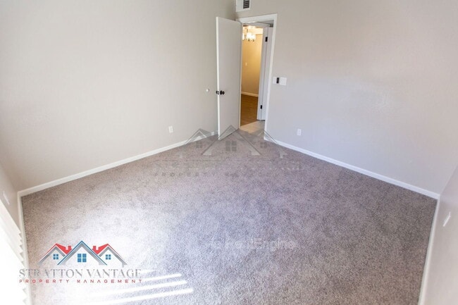 Building Photo - 10610 S 48th St