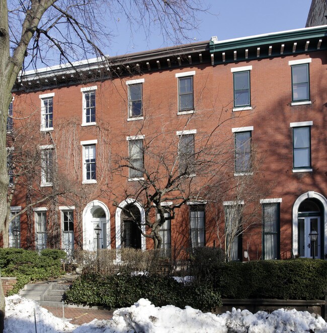 Primary Photo - 2117 Green St