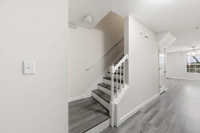Building Photo - 345 Crooked Pine Trail