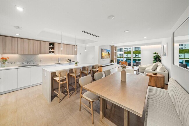 Building Photo - 2301 Collins Ave