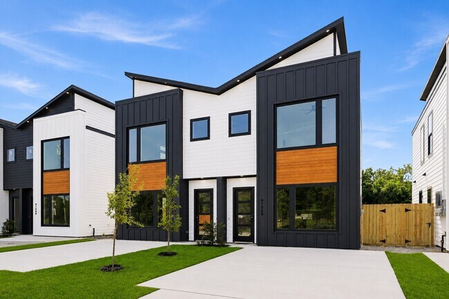 Building Photo - 9106 Coffee St