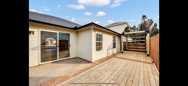 Building Photo - 142 Beach Dr