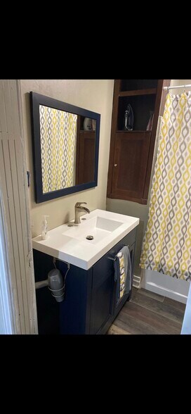 Building Photo - 2712 E Dominguez St