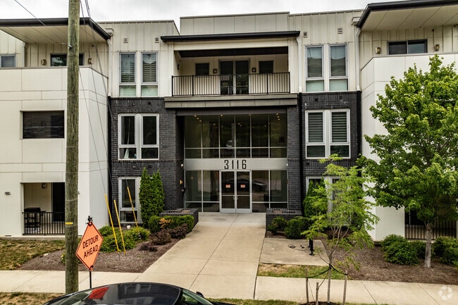 Building Photo - West End Circle Flats