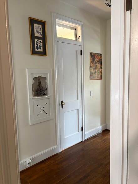 Hallway - 2603 Kiawah Ave