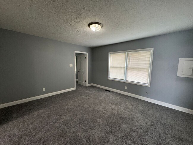 Building Photo - 712 Melvenia St