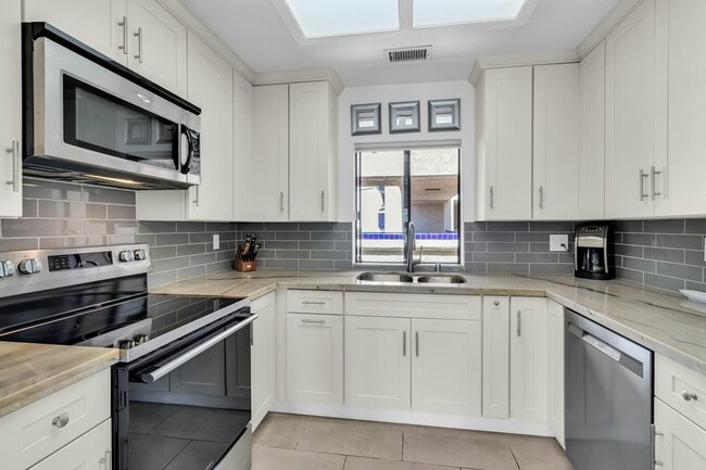Building Photo - 12132 Royal Birkdale Row