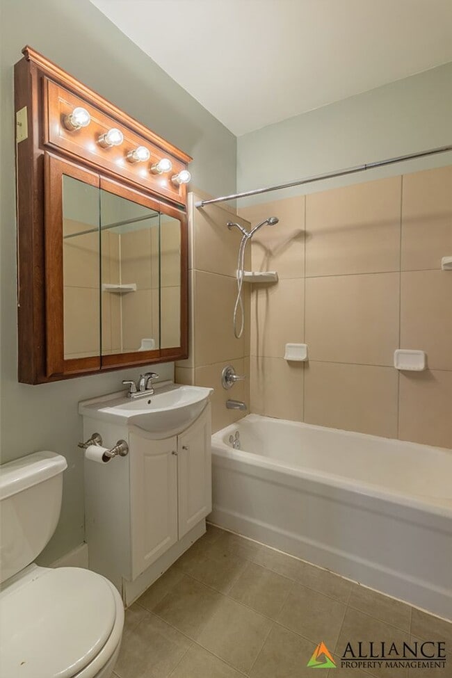 Building Photo - 1621 Leavenworth St