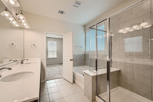 Building Photo - 303 Duroc Dr