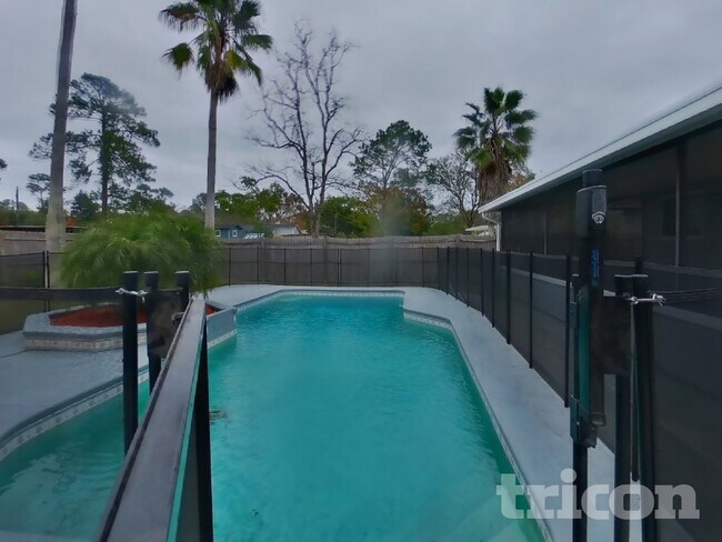 Building Photo - 4963 Beige St