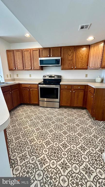 Primary Photo - 424 Waverly Woods Dr