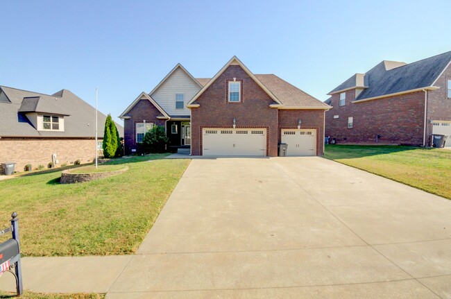 Building Photo - HUGE FRESH Executive home in Farmington