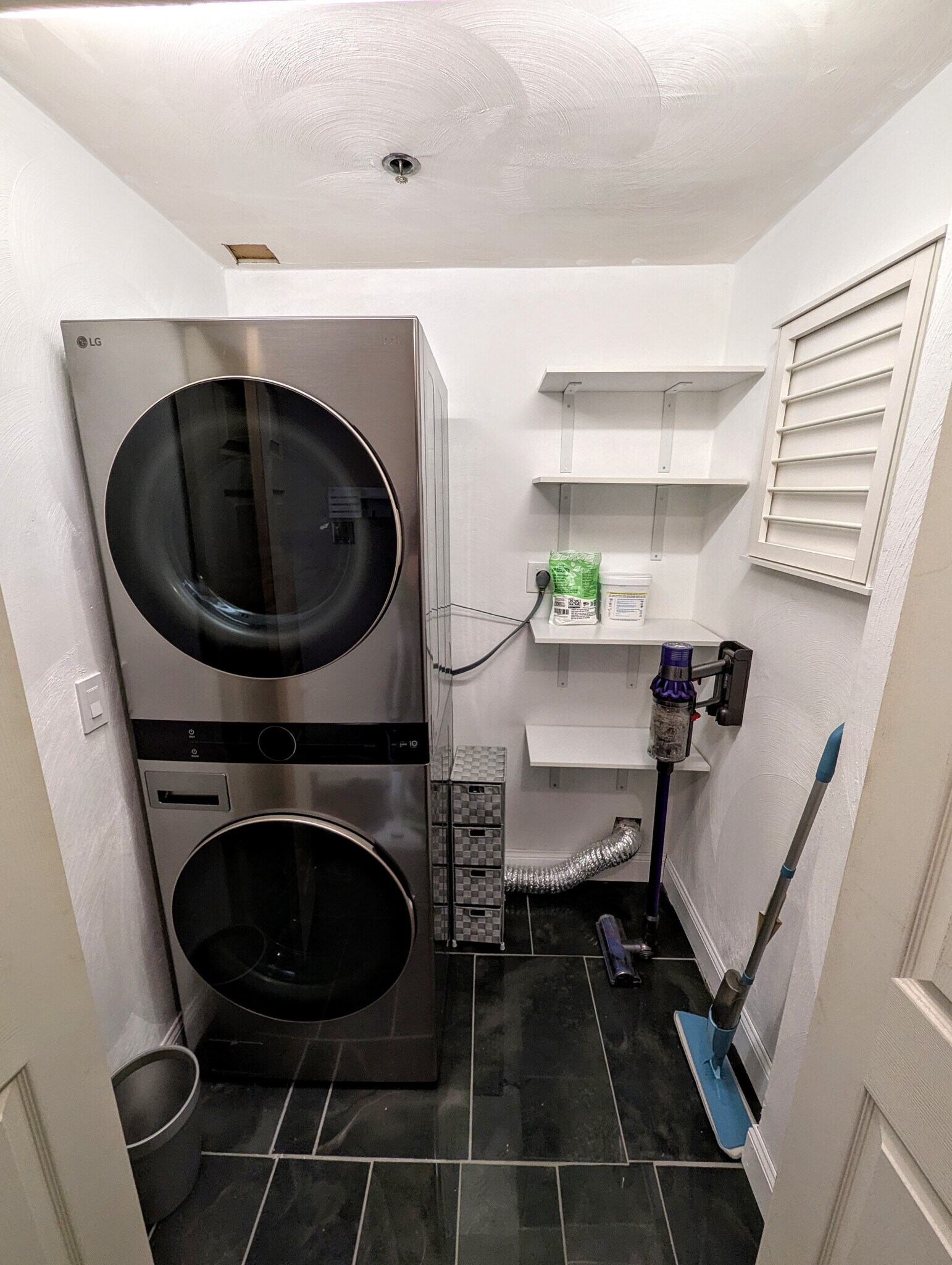 Building Photo - 55 Howland St