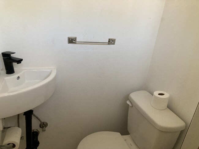 Building Photo - 112 Pauloa Pl