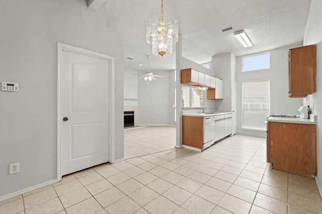 Building Photo - 6319 Southwood Ct N