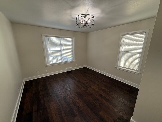 Building Photo - Newly Renovated 3 Bed, 1 Bath House w/ Bonus Room!