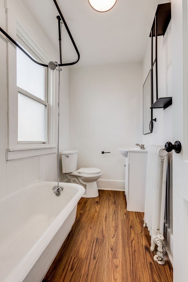 Building Photo - 2027 Eccles St