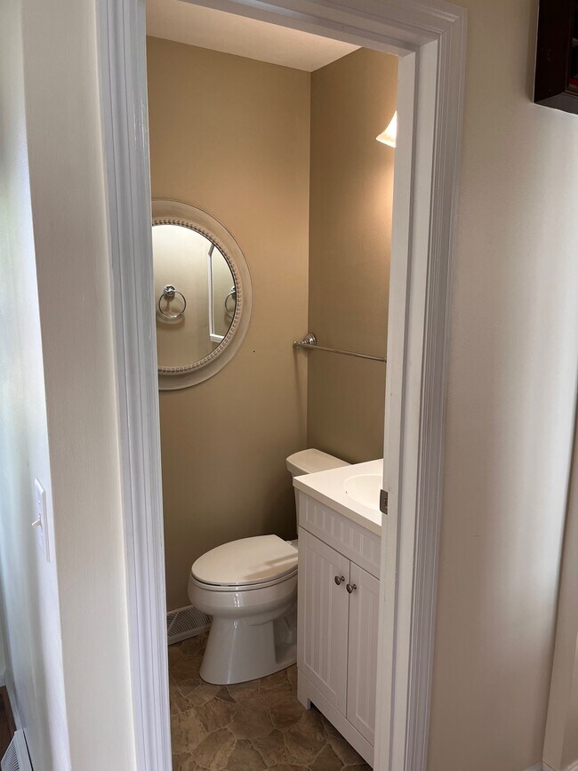 Building Photo - 1071 University Blvd