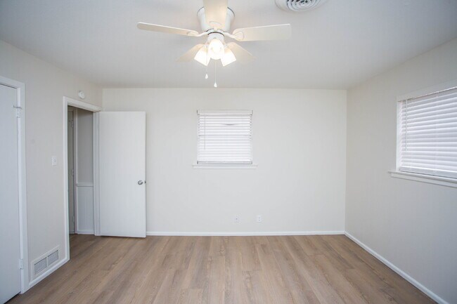 Building Photo - "Charming 3-Bed Retreat in Lubbock with Granite Accents & Spacious Living!"