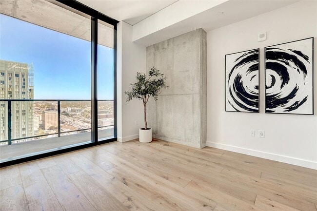 Building Photo - 610 Davis St