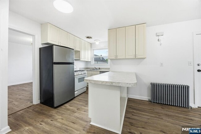 Building Photo - 826 7th St