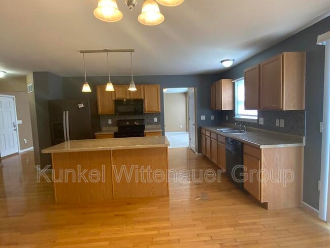 Building Photo - 2437 Larchmont Dr