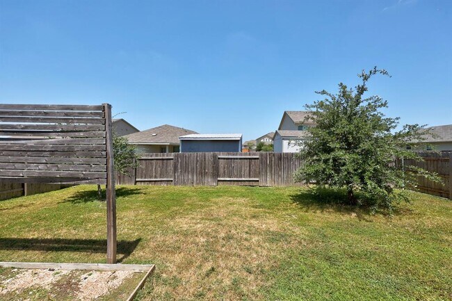 Building Photo - 19004 Quebrada Dr