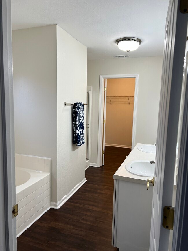 Building Photo - 11973 Cedar Dr