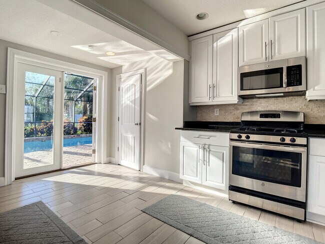 Building Photo - 762 S Beach St