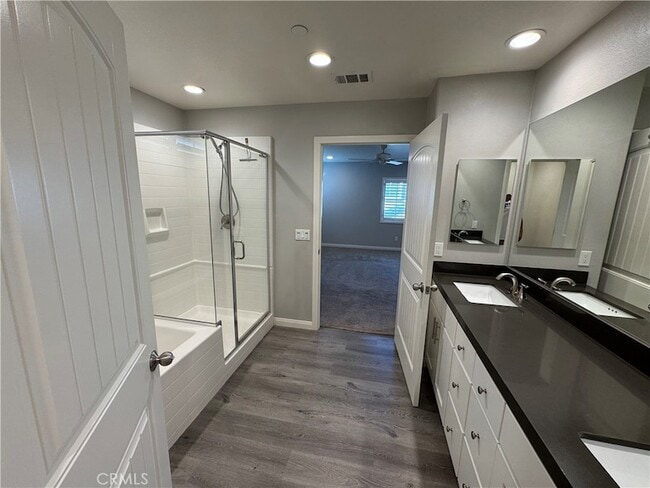 Building Photo - 501 Villa Way