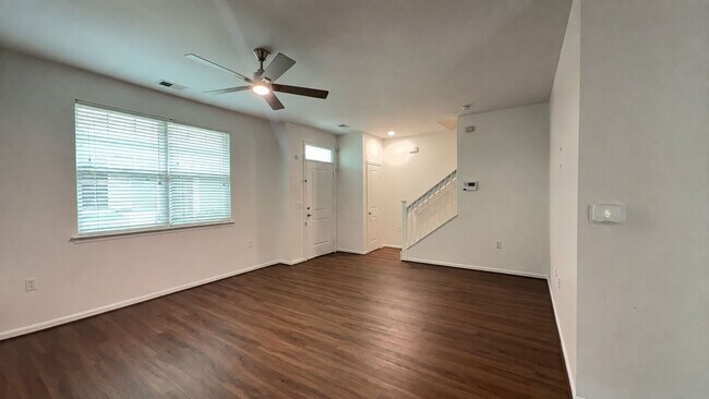 Building Photo - 662 Lacy Oak Dr