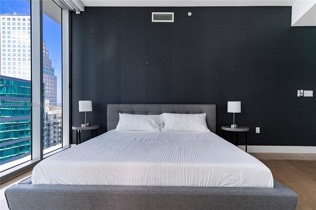 Building Photo - 200 Biscayne Blvd Way