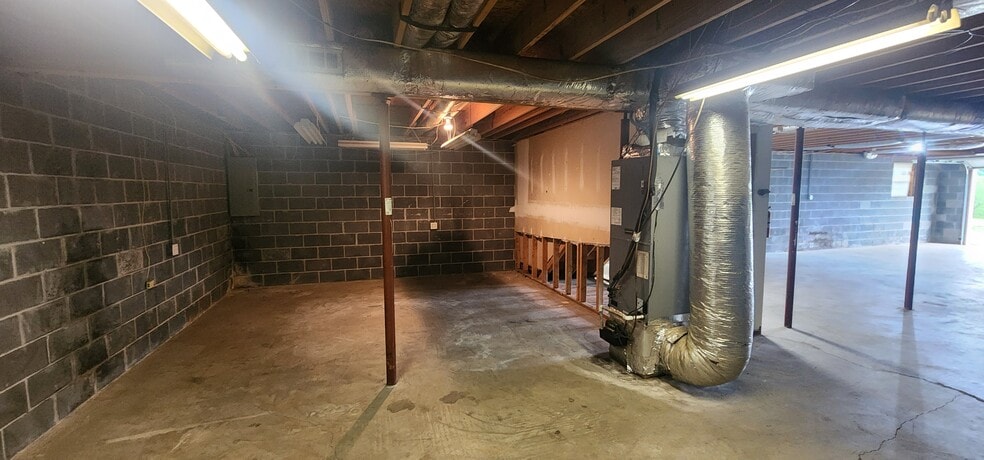 Building Photo - 1714 Bend View Ln