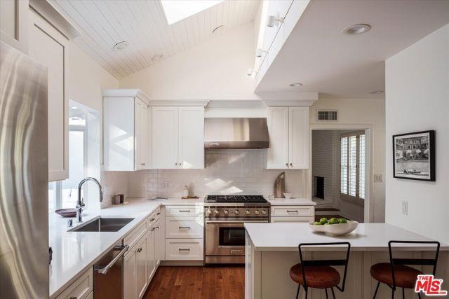 Building Photo - 5657 Valley Oak Dr