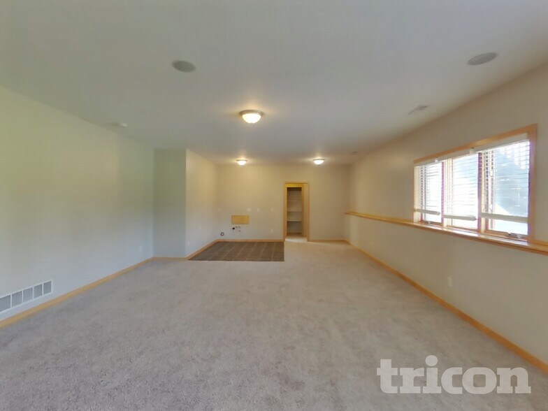 Building Photo - 633 Savanna Trail