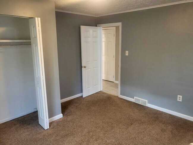 Building Photo - 259 Pleasant Dr